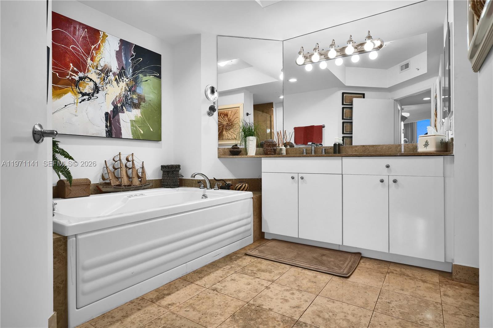 4775 Collins Ave #1806, Miami Beach FL 33140