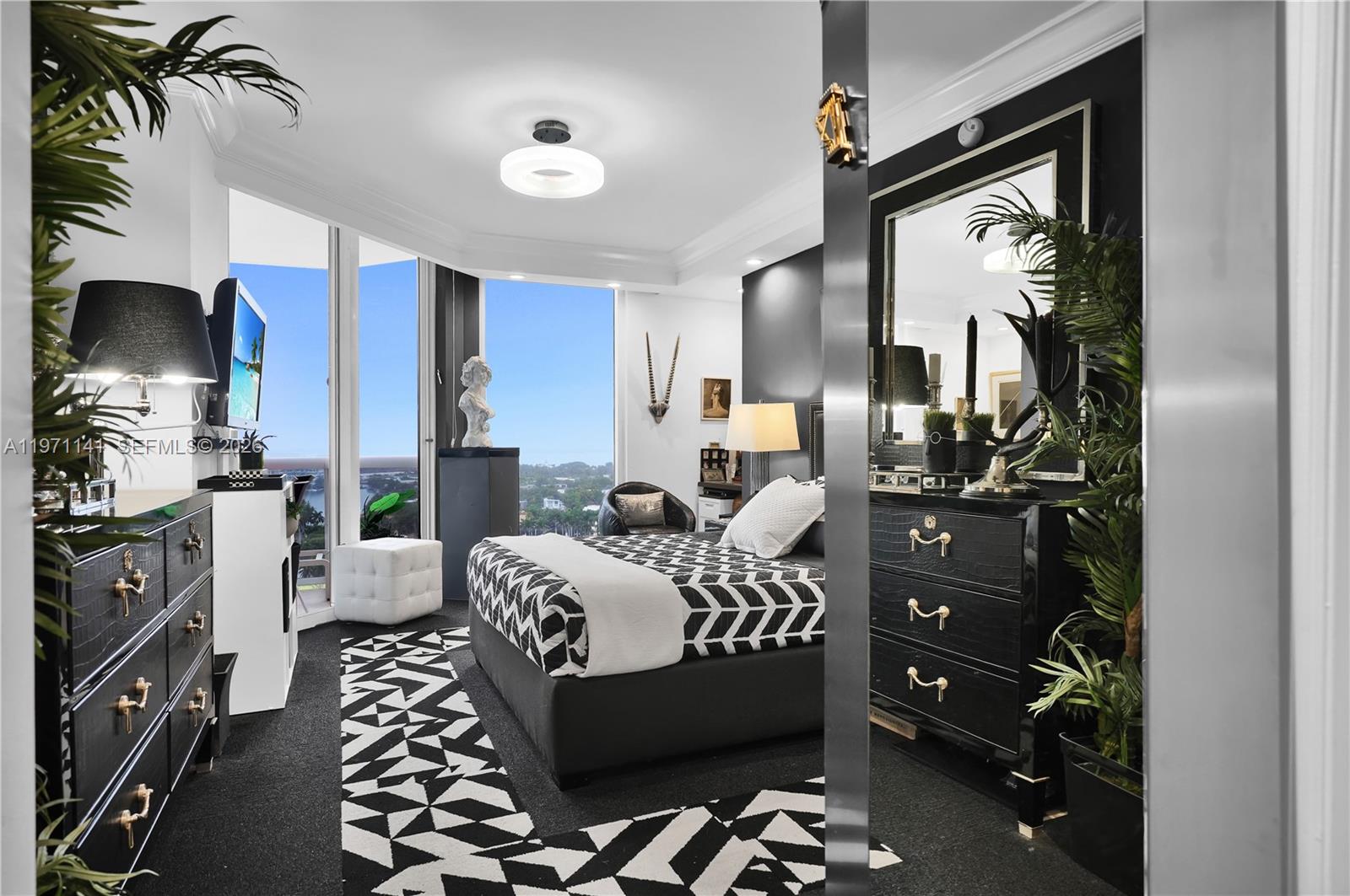 4775 Collins Ave #1806, Miami Beach FL 33140