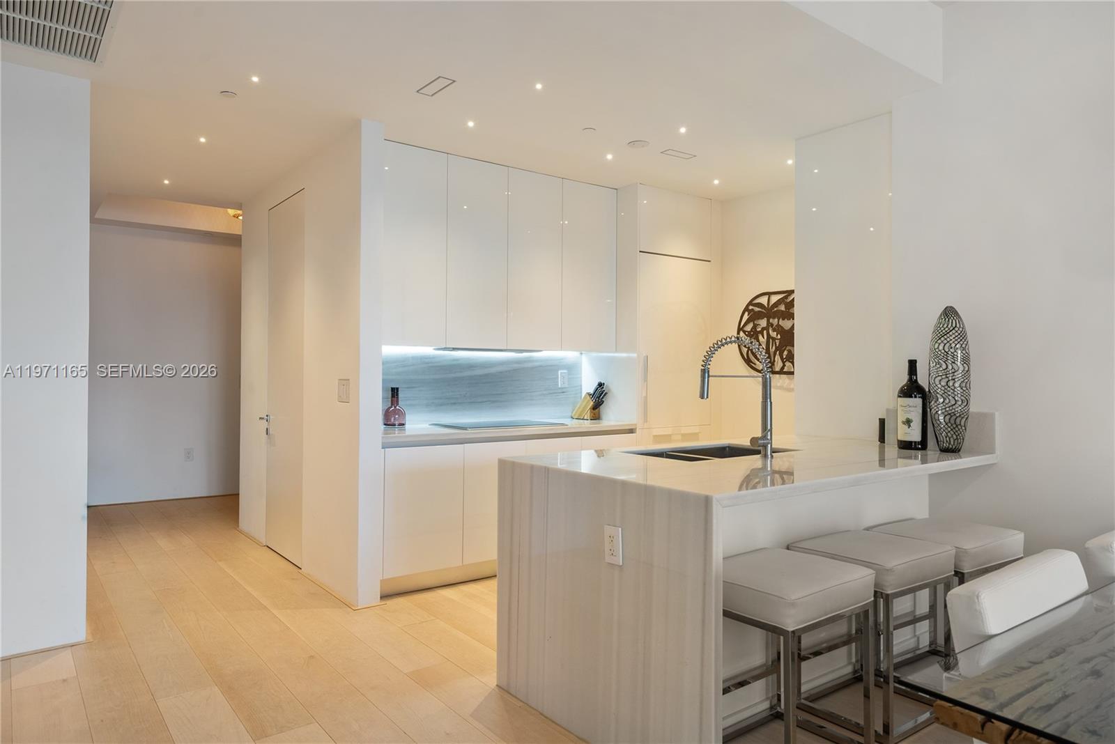 801 S Pointe Dr #204, Miami Beach FL 33139