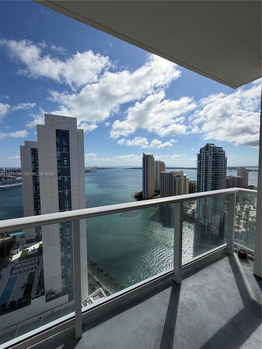 300 S Biscayne Blvd #T-3314, Miami FL 33131