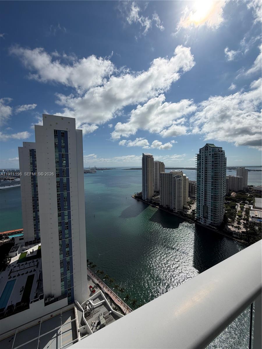 300 S Biscayne Blvd #T-3314, Miami FL 33131