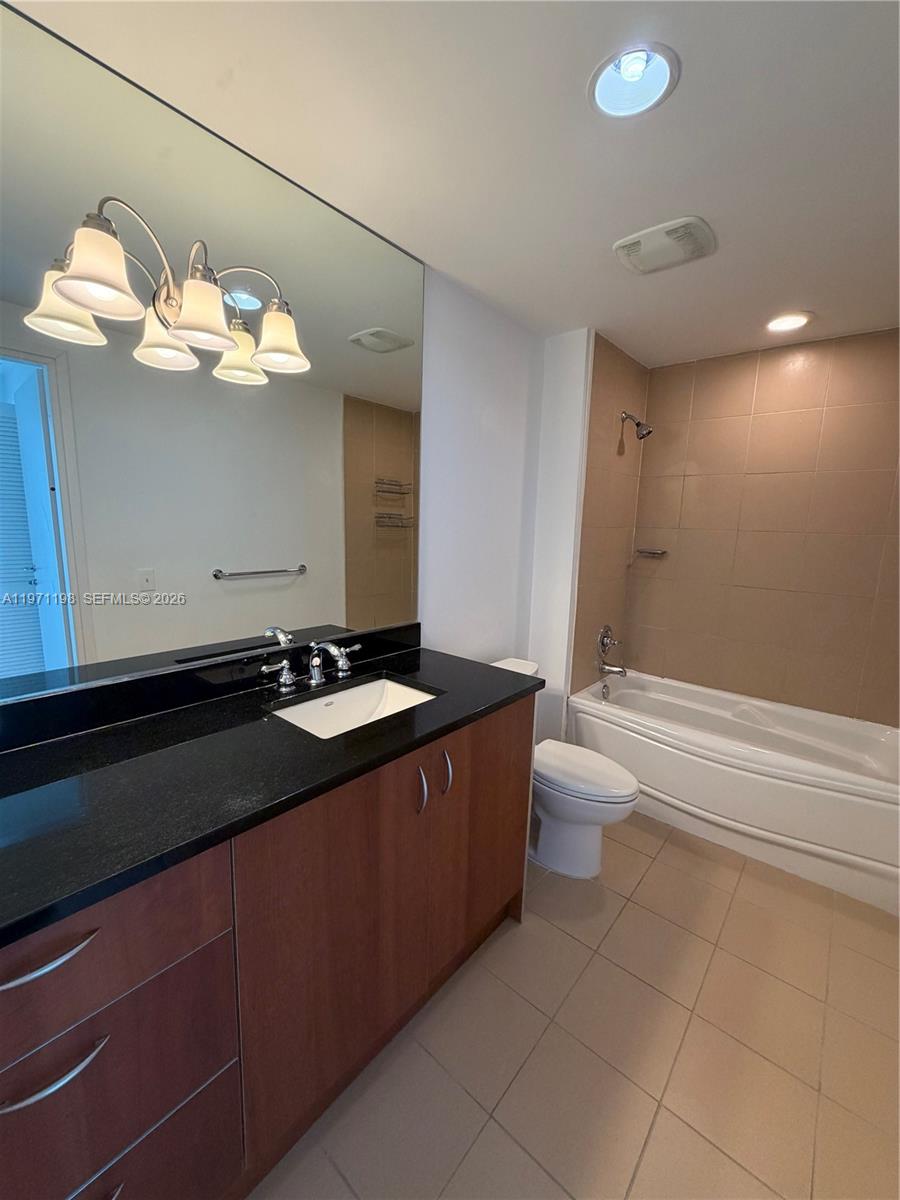 300 S Biscayne Blvd #T-3314, Miami FL 33131
