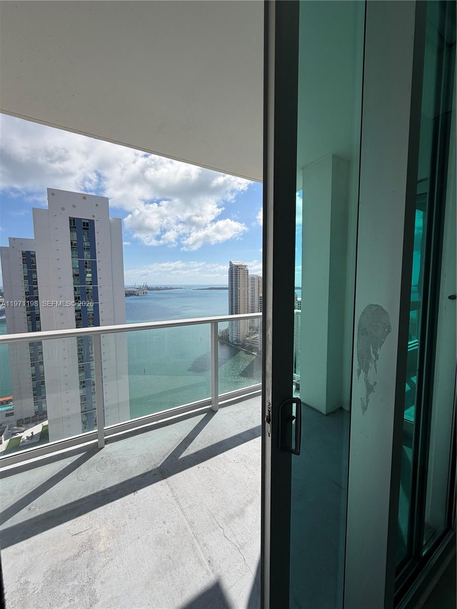300 S Biscayne Blvd #T-3314, Miami FL 33131
