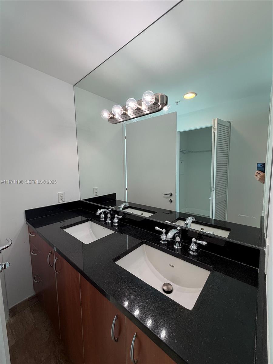 300 S Biscayne Blvd #T-3314, Miami FL 33131