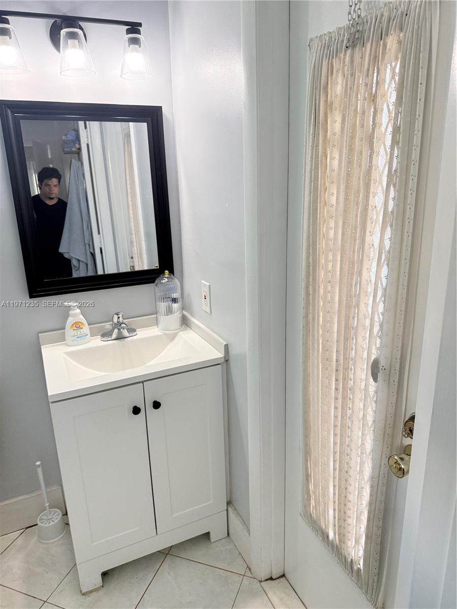 4450 NW 9th St, Coconut Creek FL 33066