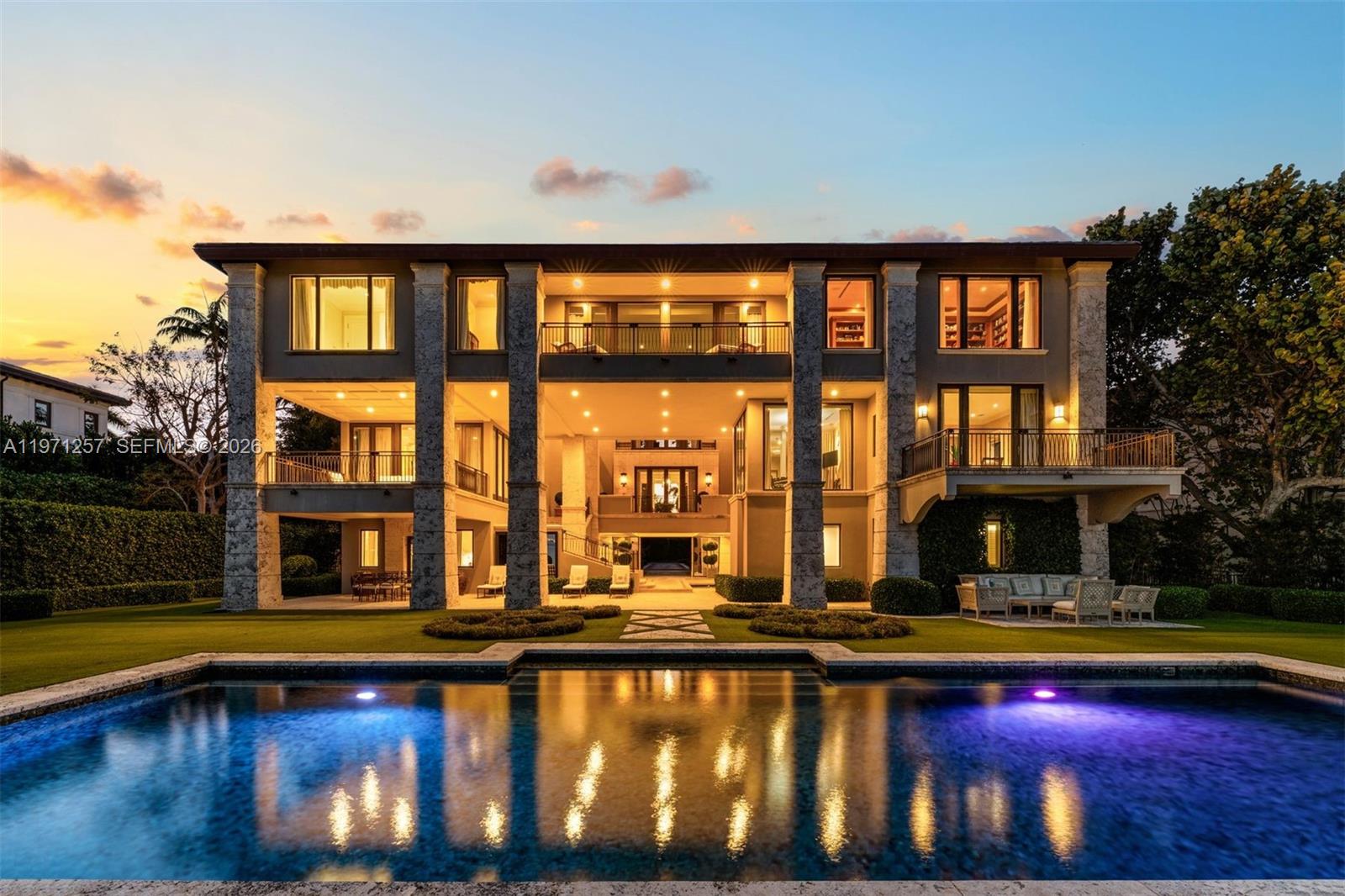 10 Tahiti Beach Island Rd, Coral Gables FL 33143