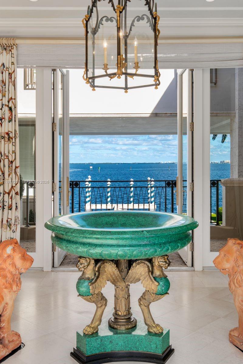 10 Tahiti Beach Island Rd, Coral Gables FL 33143