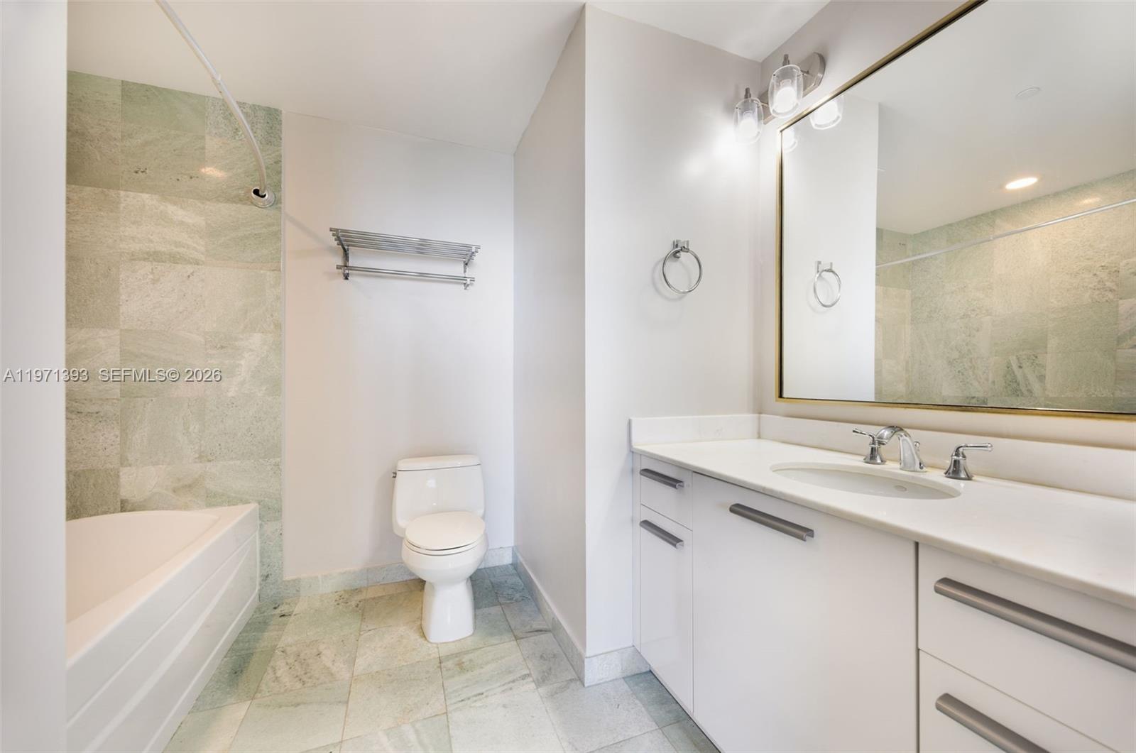 1060 Brickell Ave #3505, Miami FL 33131