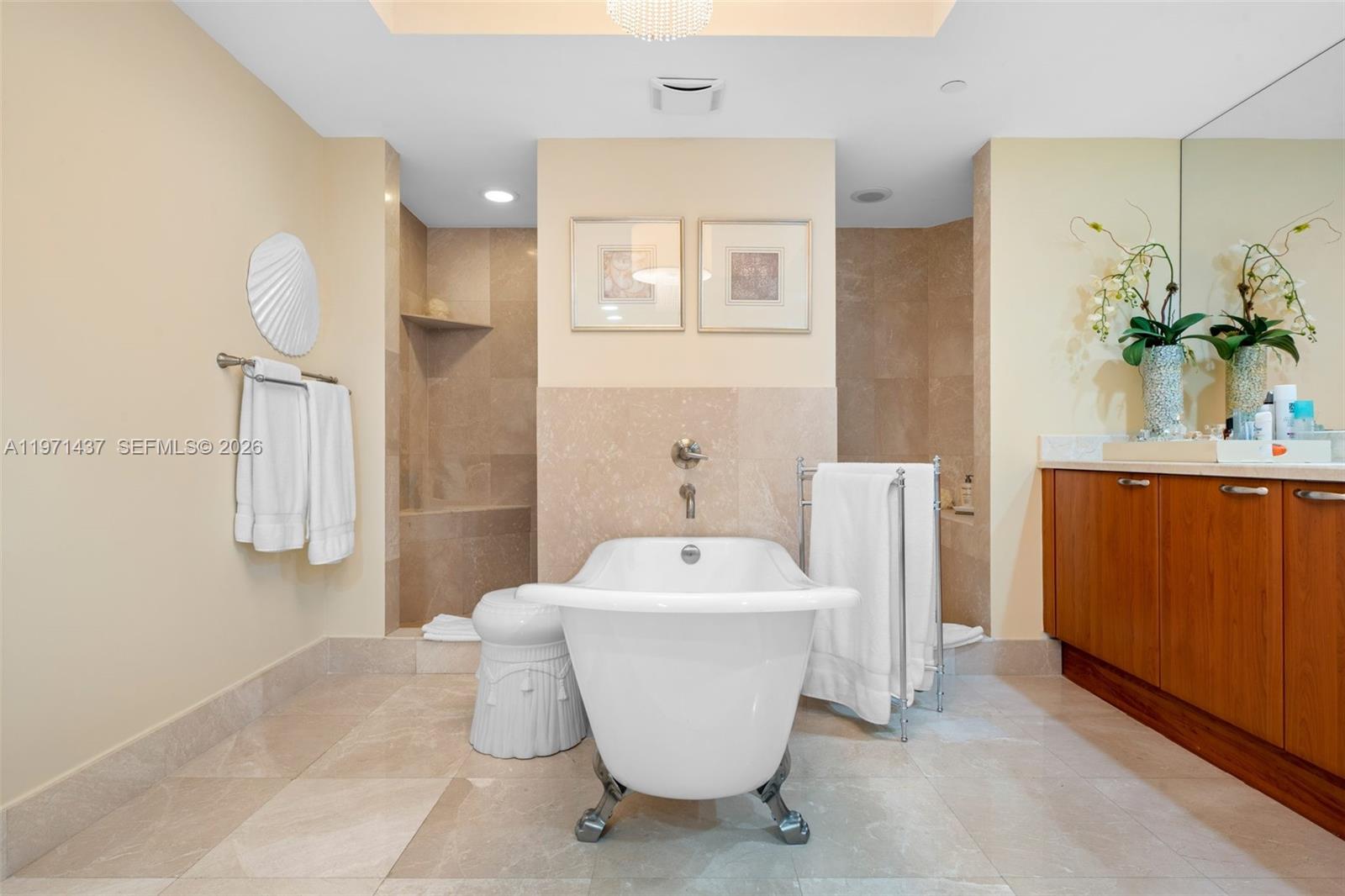 3301 NE 183rd St #1104, Aventura FL 33160