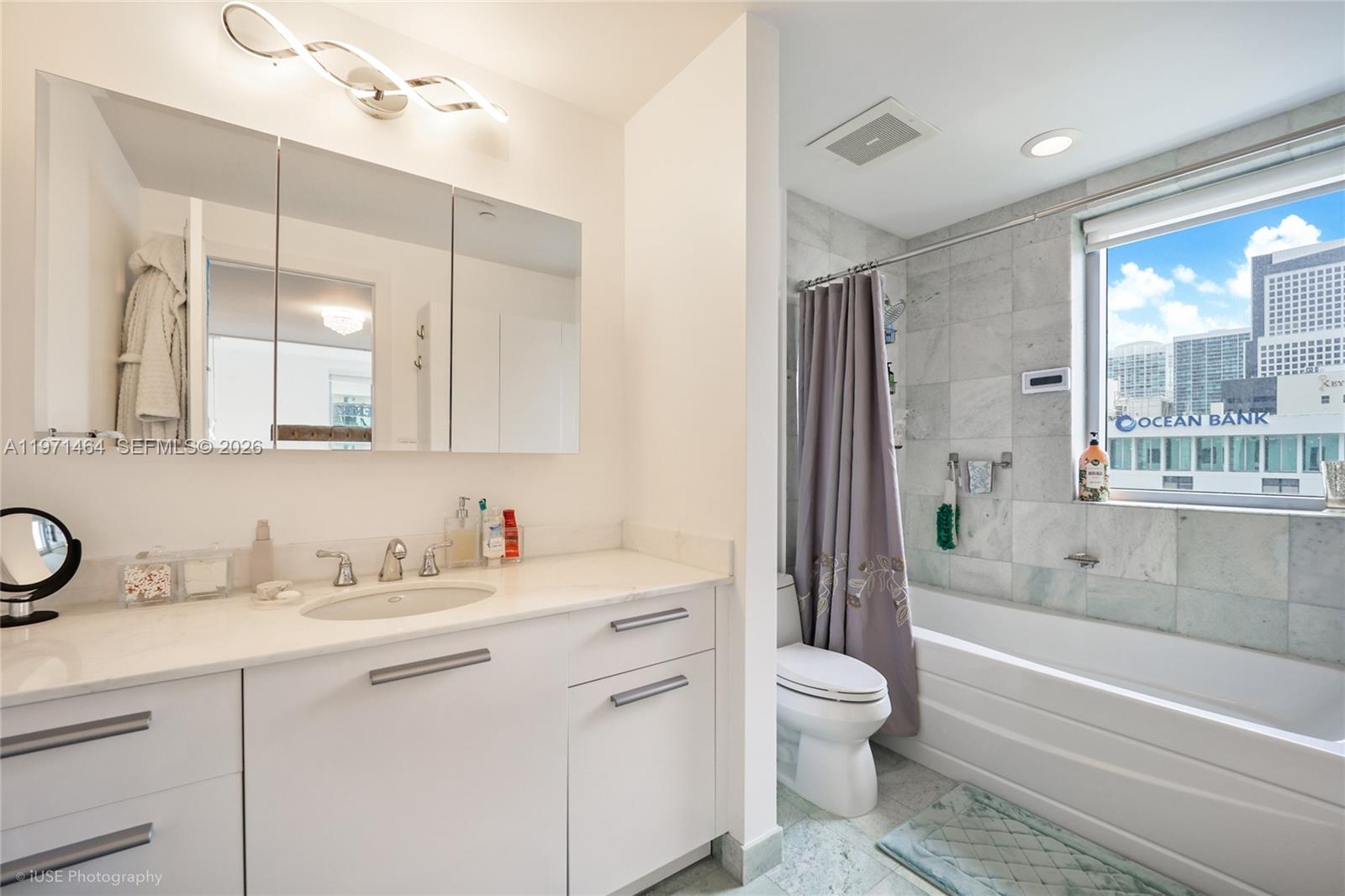 1060 Brickell Ave #1003, Miami FL 33131