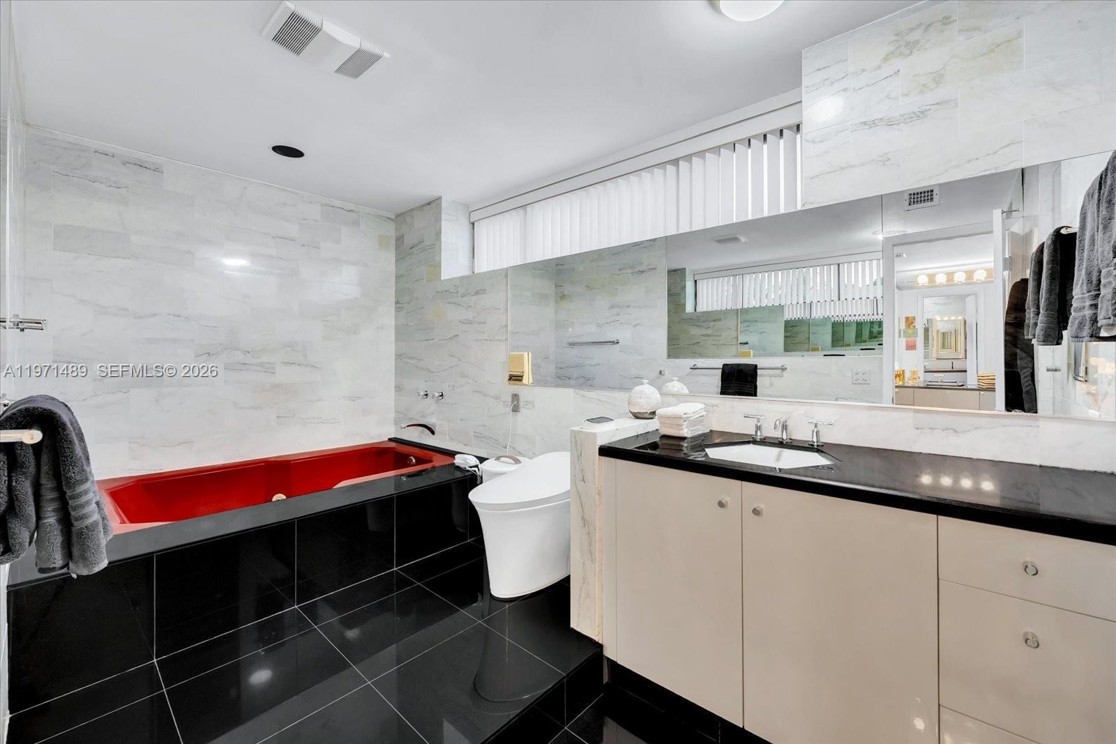 279 N Hibiscus Dr, Miami Beach FL 33139