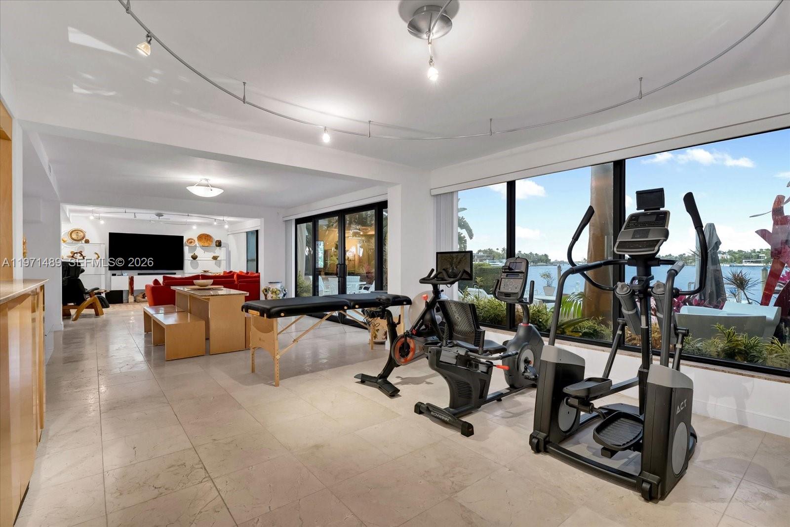 279 N Hibiscus Dr, Miami Beach FL 33139