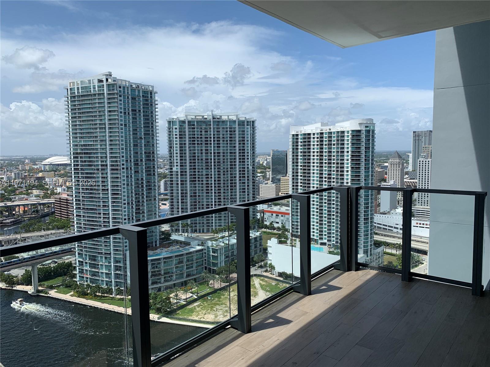 68 SE 6th St #3010, Miami FL 33131