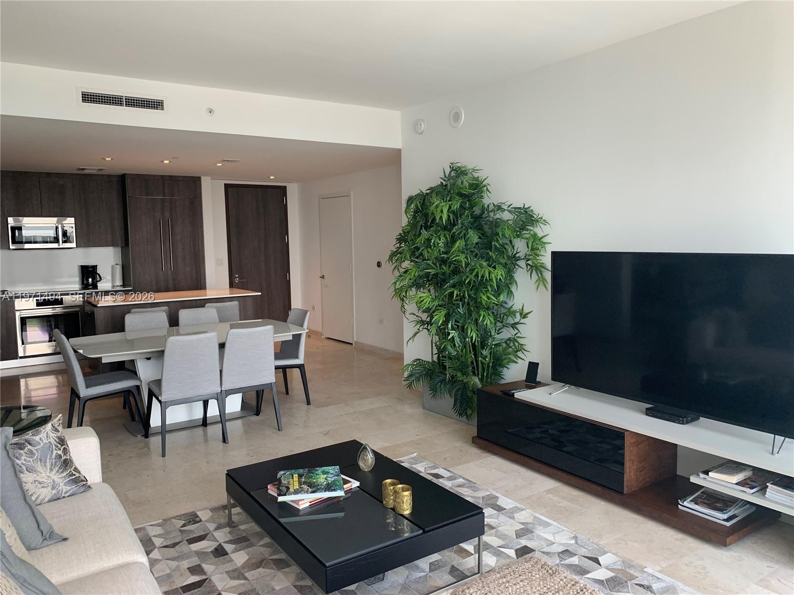 68 SE 6th St #3010, Miami FL 33131