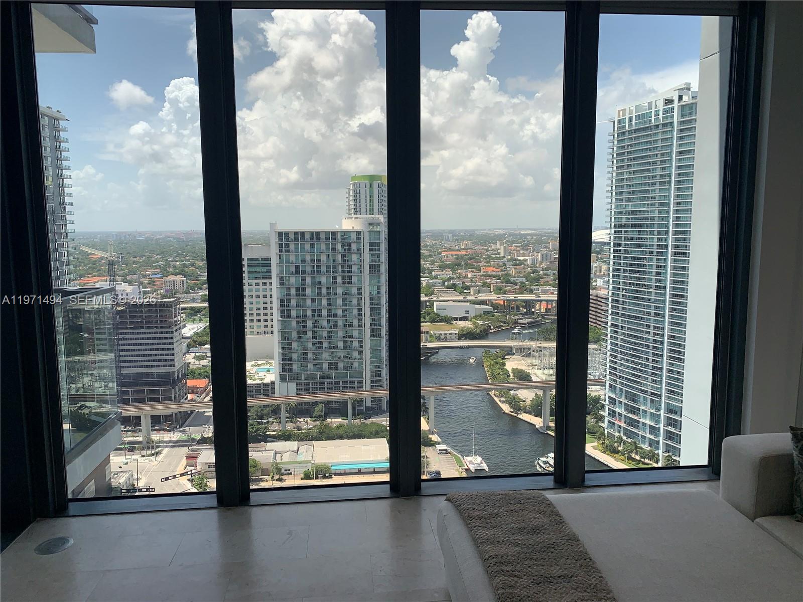 68 SE 6th St #3010, Miami FL 33131