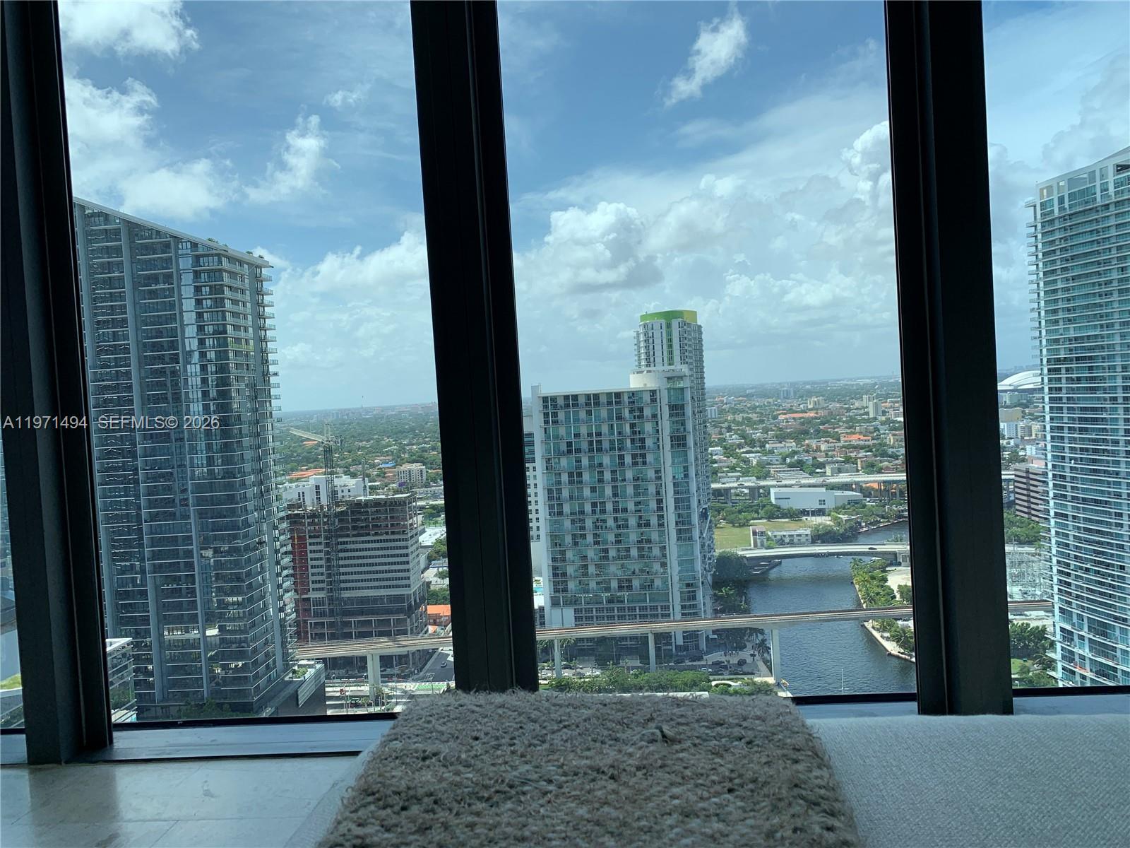 68 SE 6th St #3010, Miami FL 33131