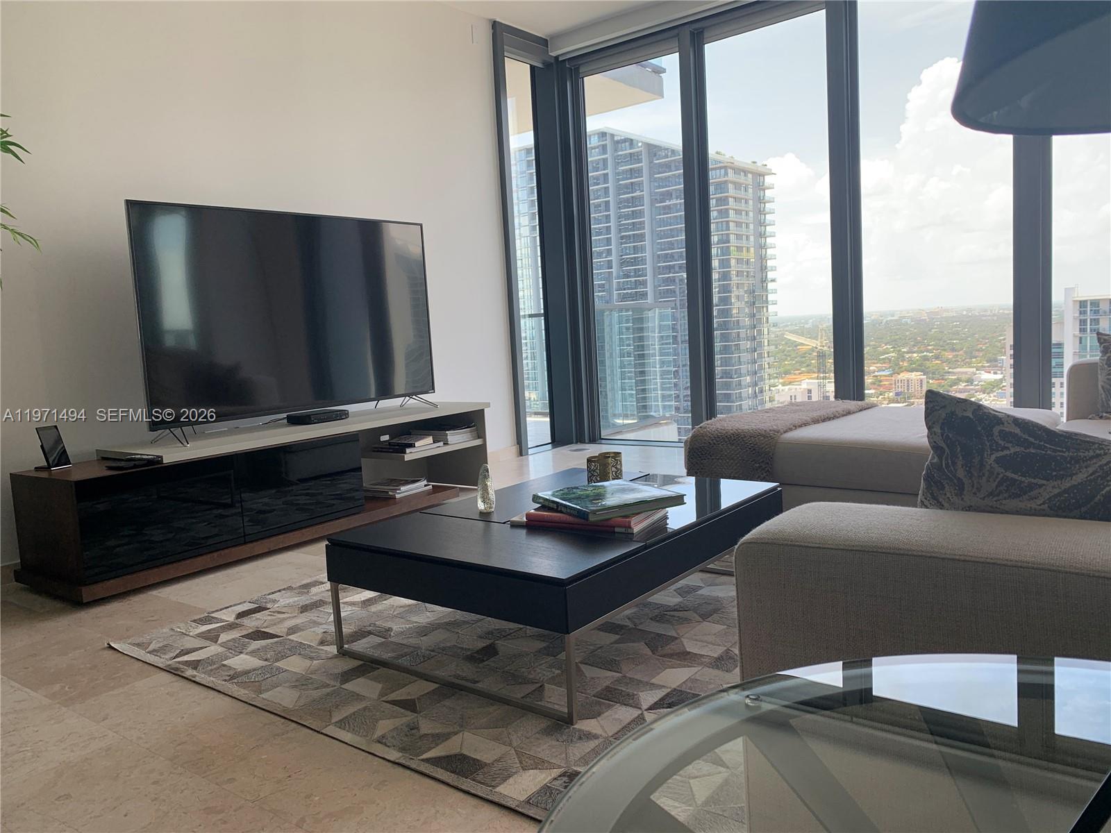 68 SE 6th St #3010, Miami FL 33131