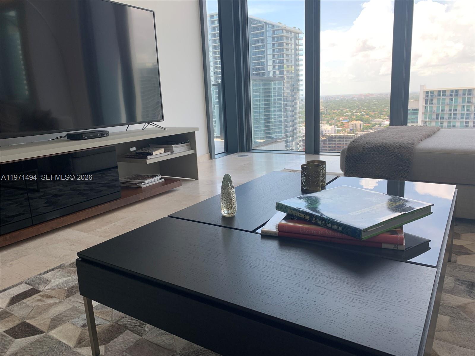68 SE 6th St #3010, Miami FL 33131