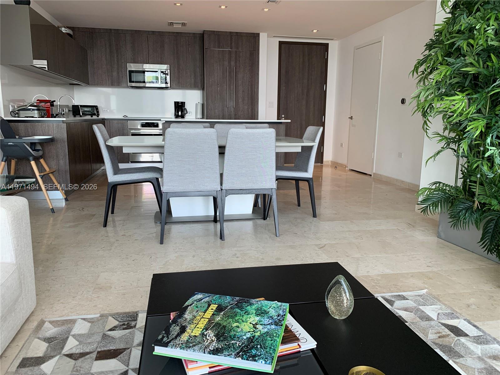68 SE 6th St #3010, Miami FL 33131