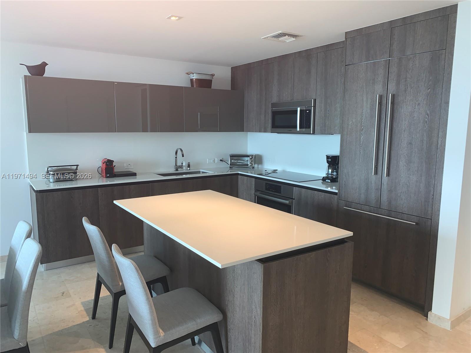 68 SE 6th St #3010, Miami FL 33131