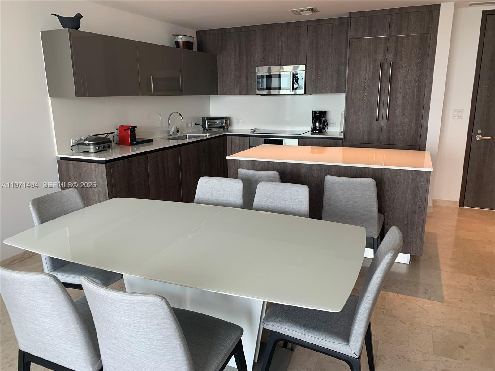 68 SE 6th St #3010, Miami FL 33131
