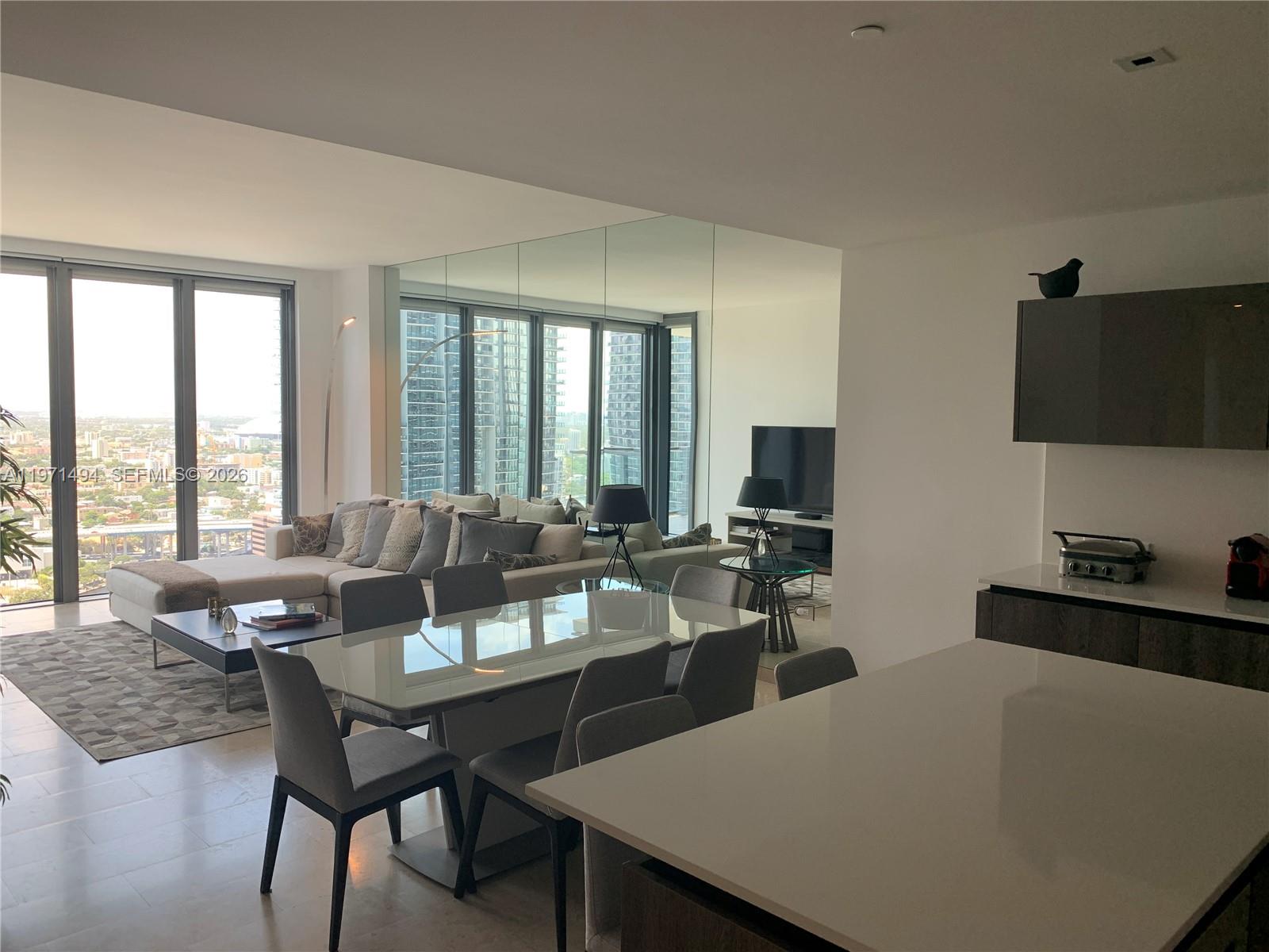 68 SE 6th St #3010, Miami FL 33131