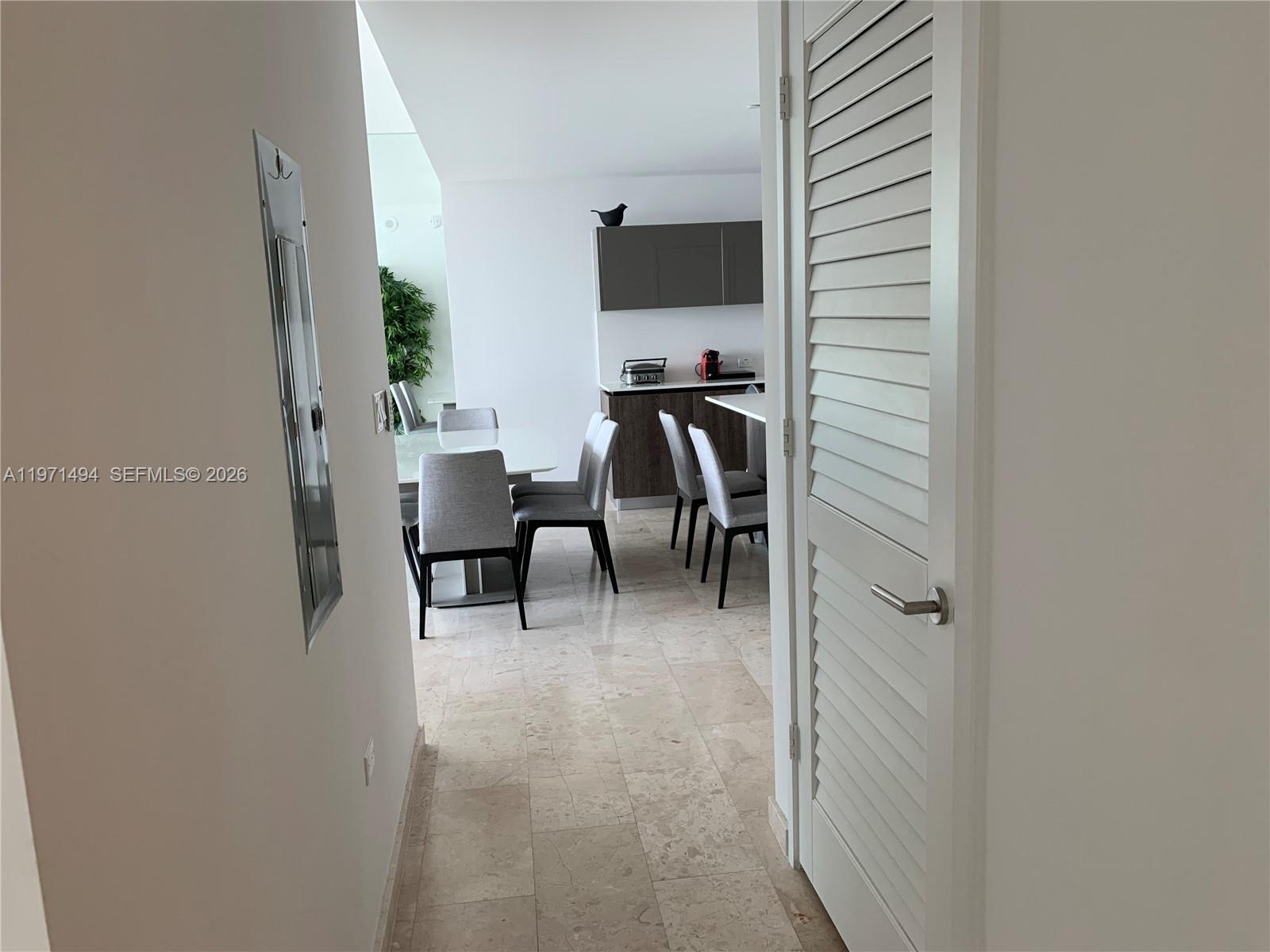 68 SE 6th St #3010, Miami FL 33131