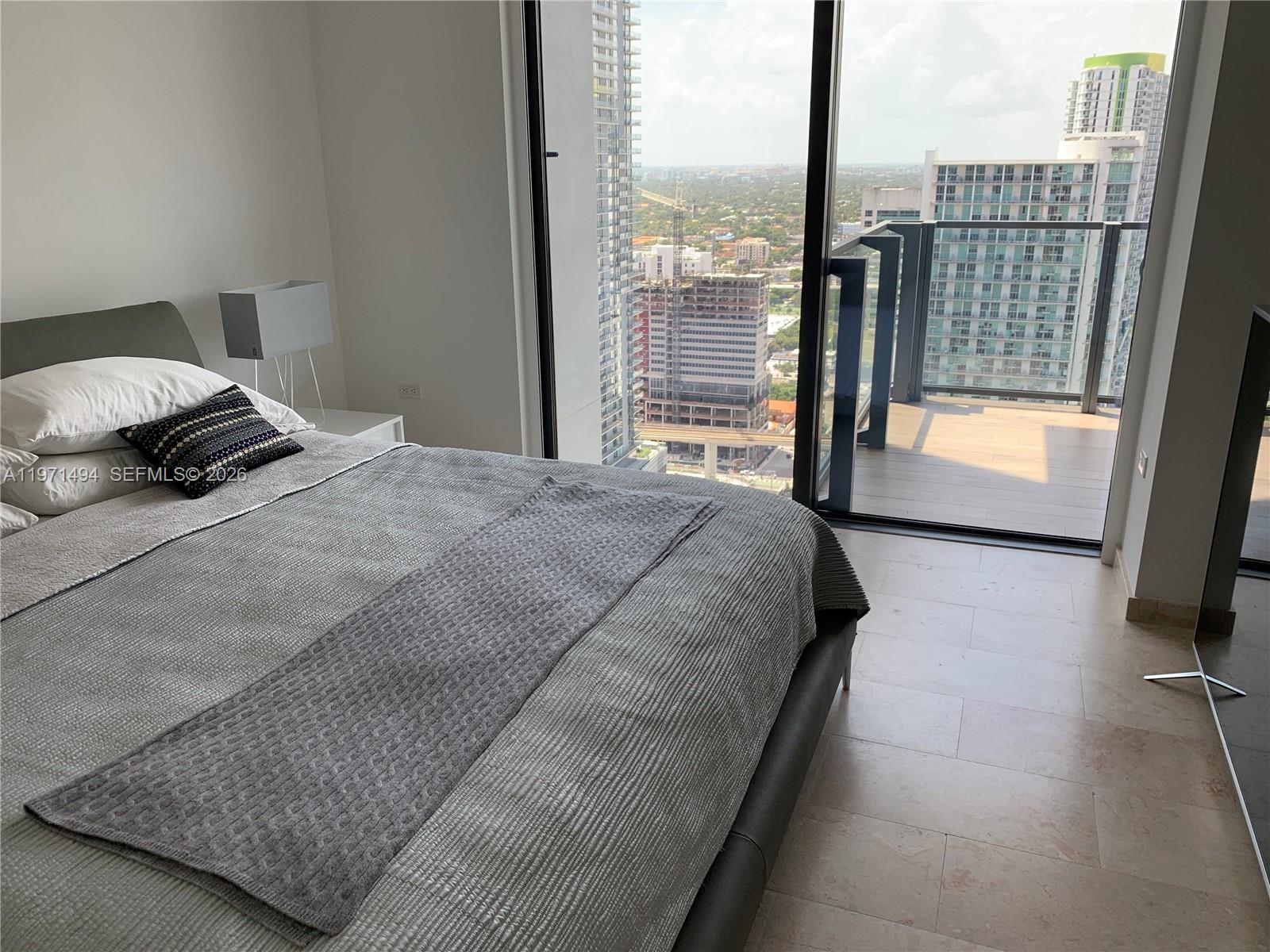 68 SE 6th St #3010, Miami FL 33131