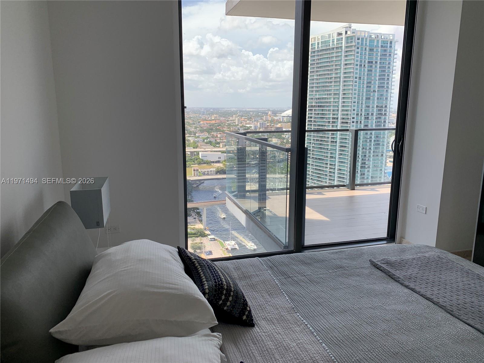 68 SE 6th St #3010, Miami FL 33131