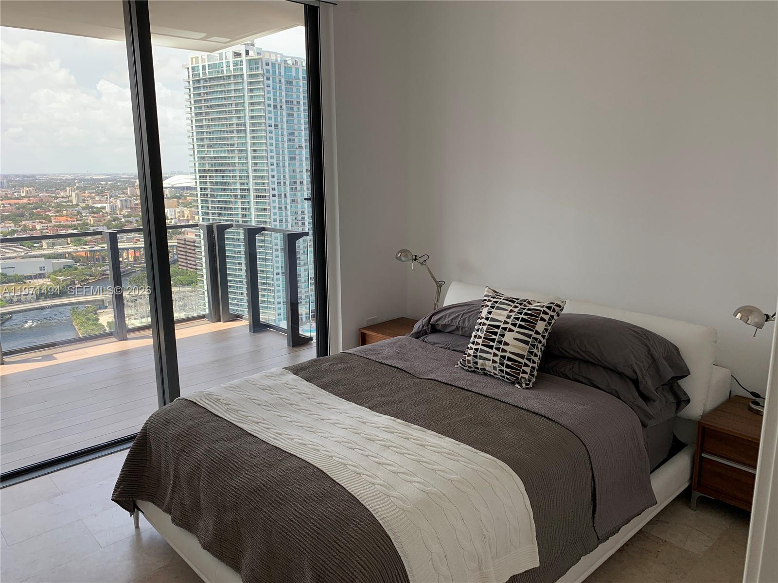68 SE 6th St #3010, Miami FL 33131