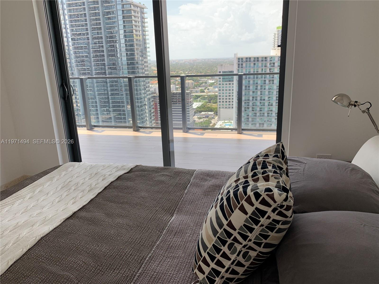 68 SE 6th St #3010, Miami FL 33131
