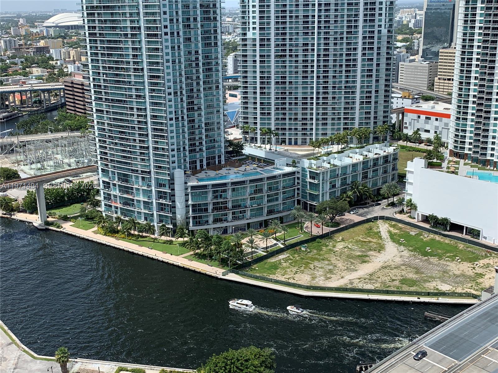 68 SE 6th St #3010, Miami FL 33131