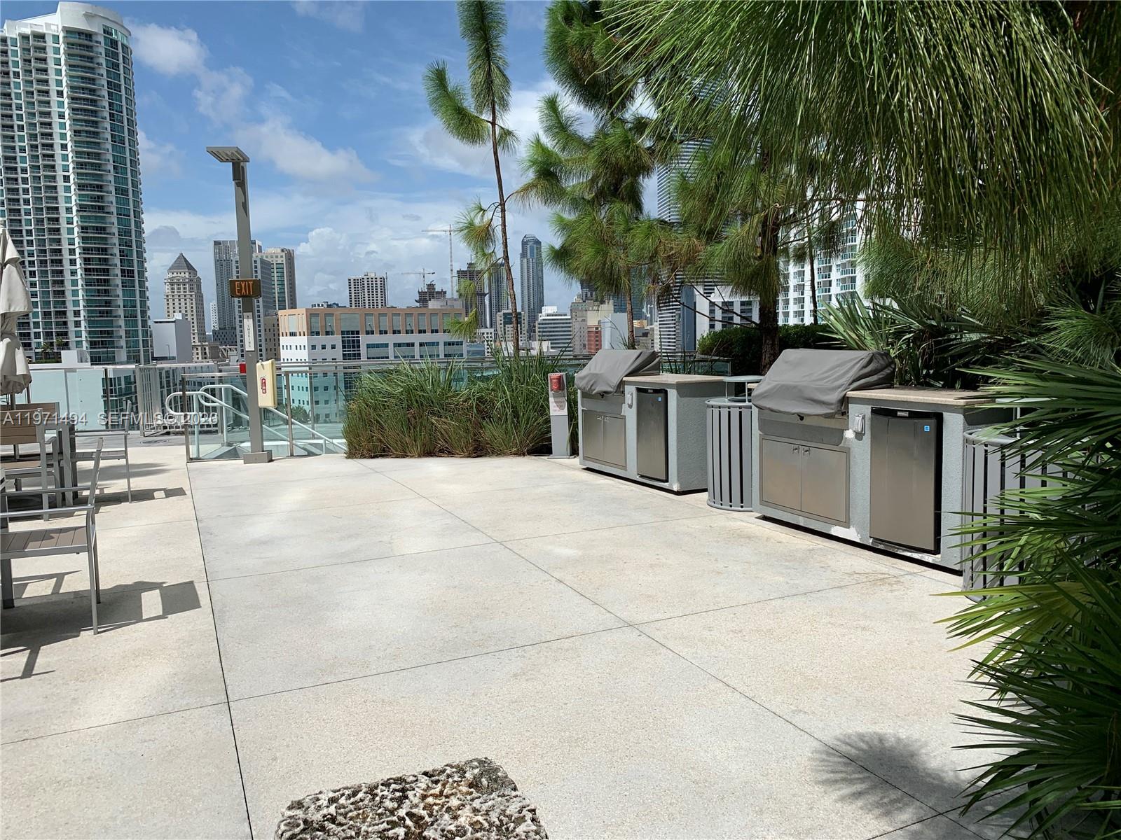 68 SE 6th St #3010, Miami FL 33131