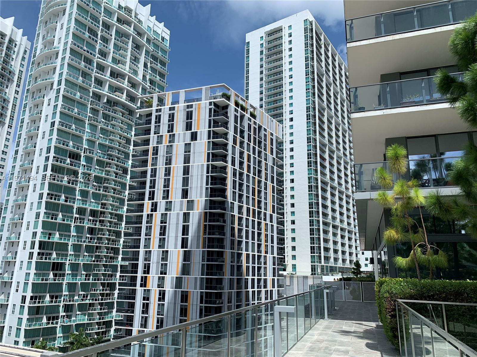 68 SE 6th St #3010, Miami FL 33131