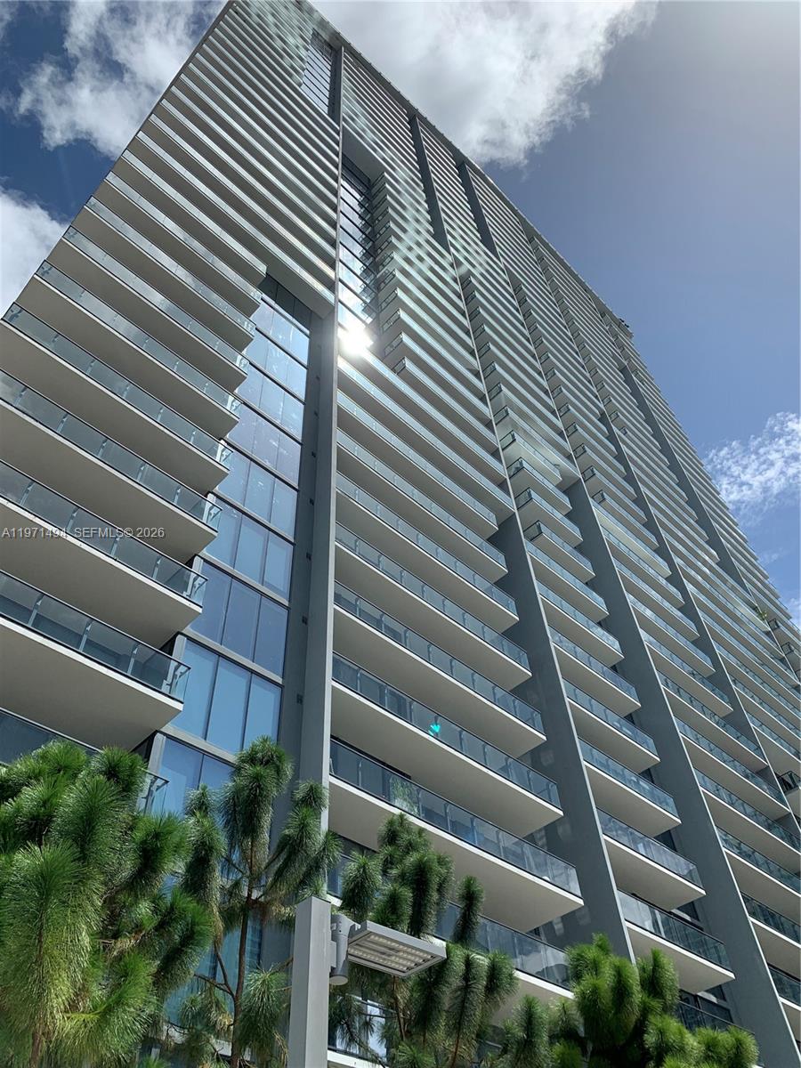 68 SE 6th St #3010, Miami FL 33131