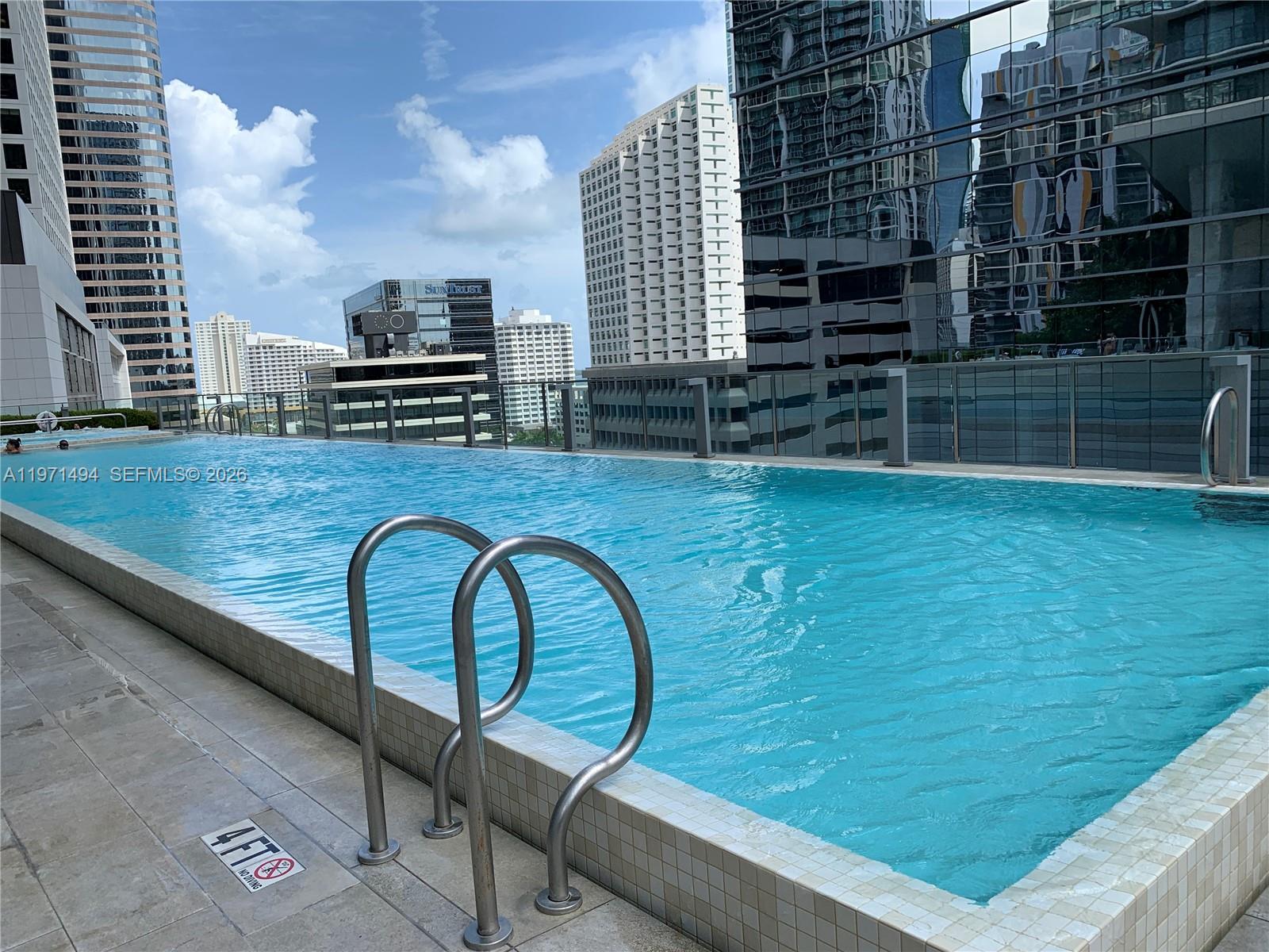 68 SE 6th St #3010, Miami FL 33131
