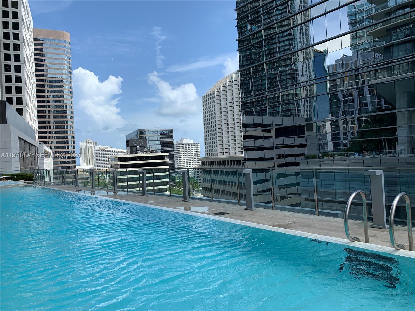 68 SE 6th St #3010, Miami FL 33131
