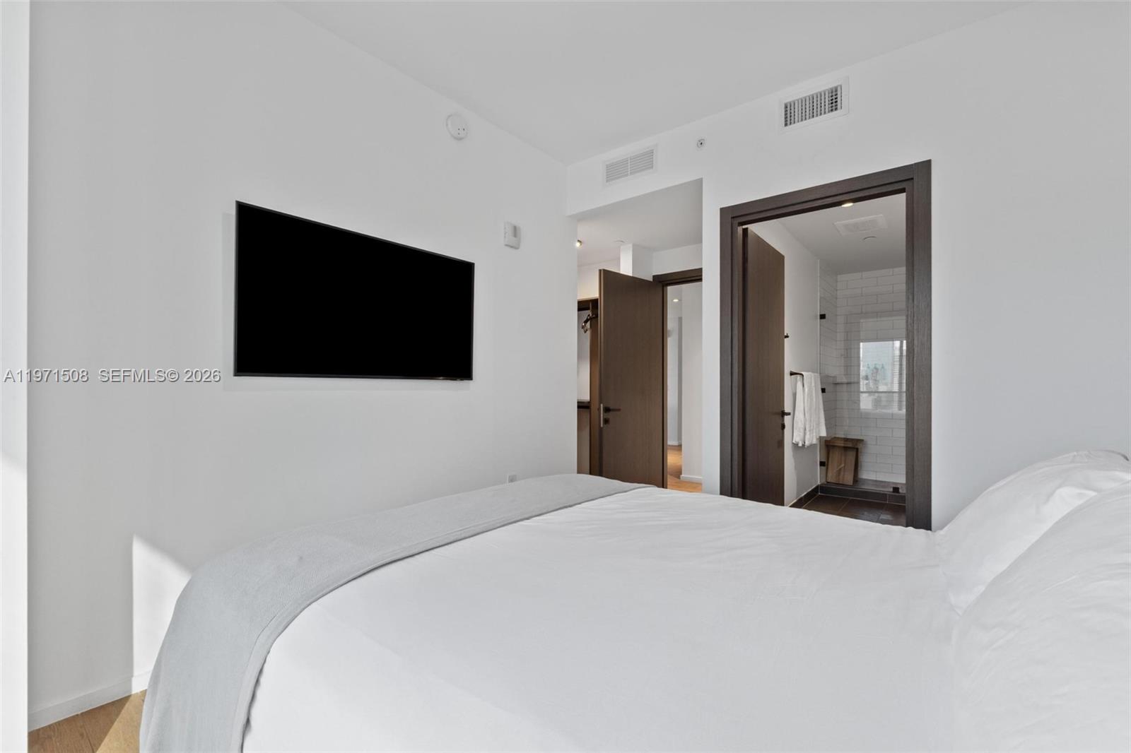 398 NE 5th St #3218, Miami FL 33132