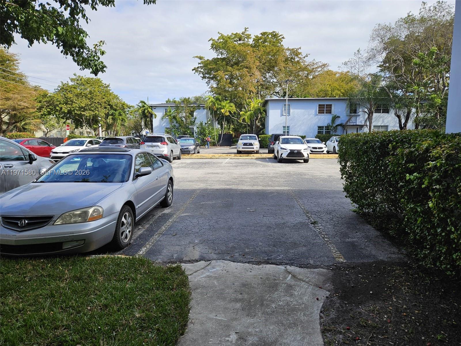 5660 SW 78th St #6A, Miami FL 33143