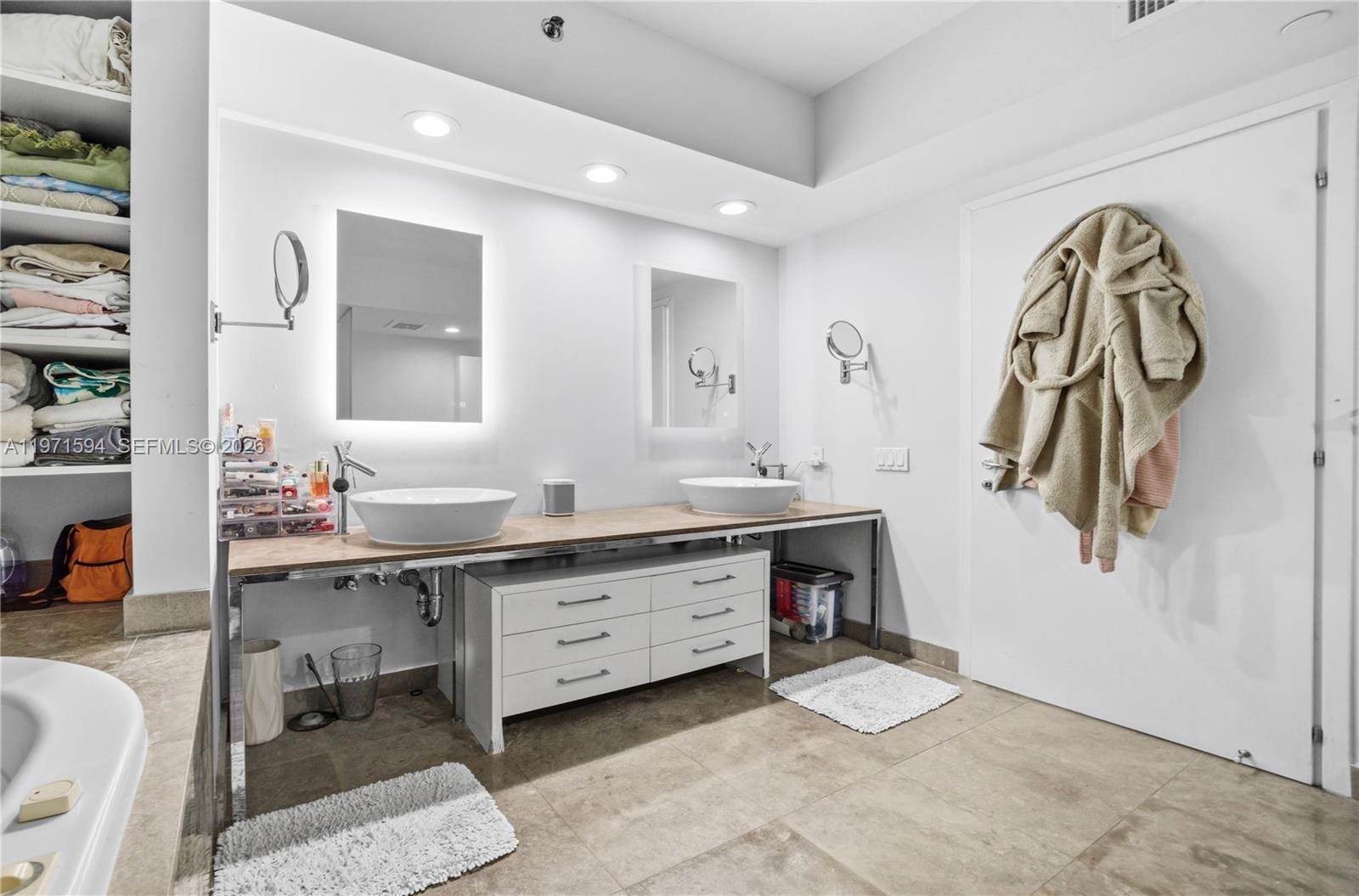 450 Alton Rd #2710, Miami Beach FL 33139