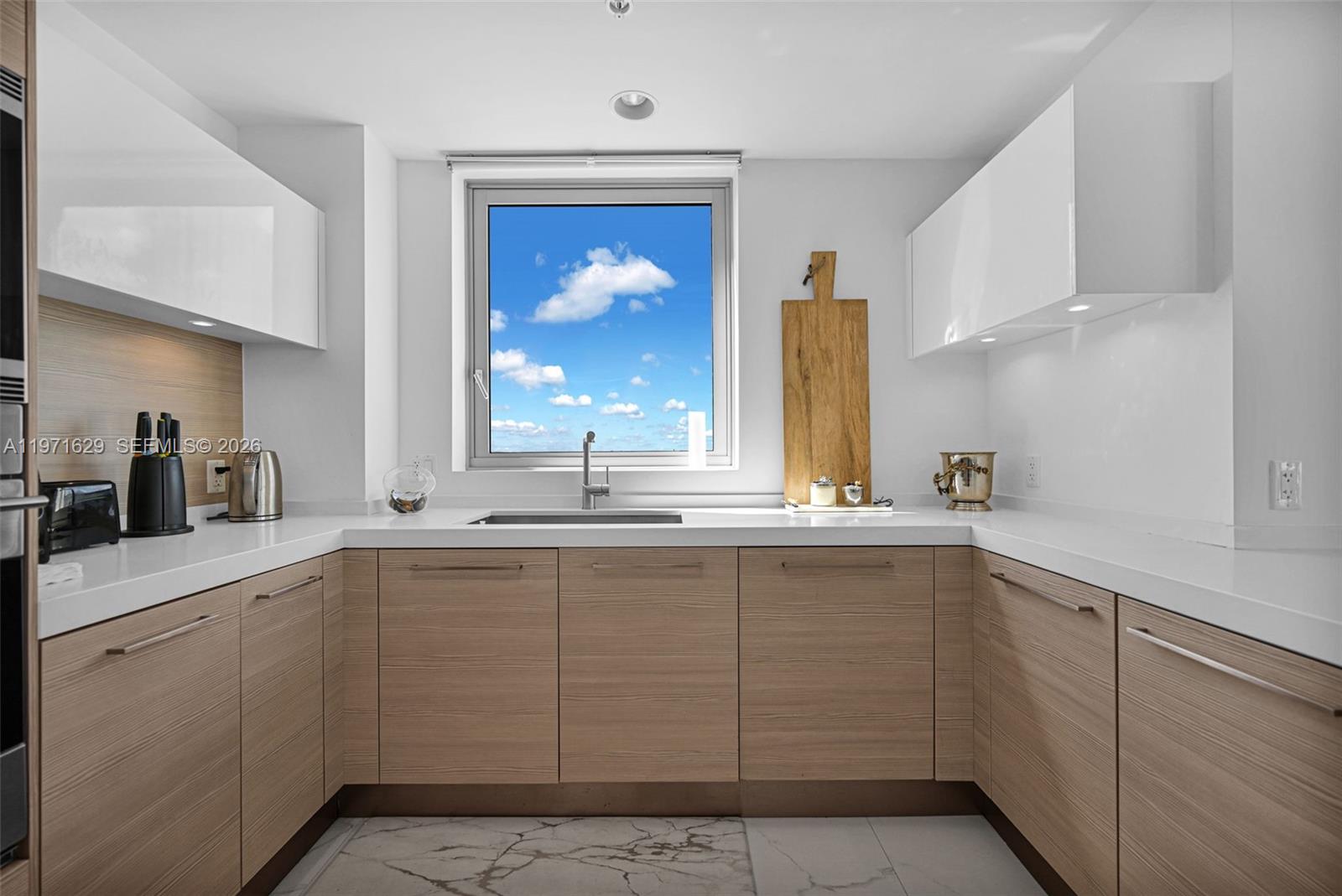 17111 Biscayne Blvd #1701, North Miami Beach FL 33160