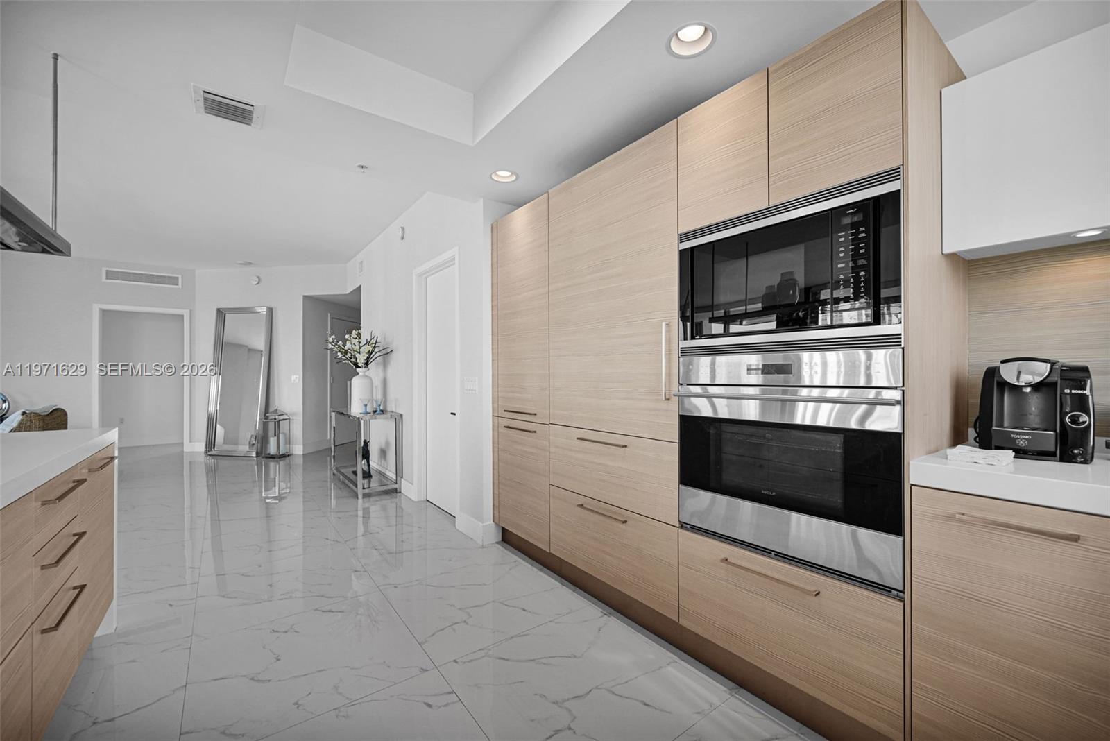 17111 Biscayne Blvd #1701, North Miami Beach FL 33160