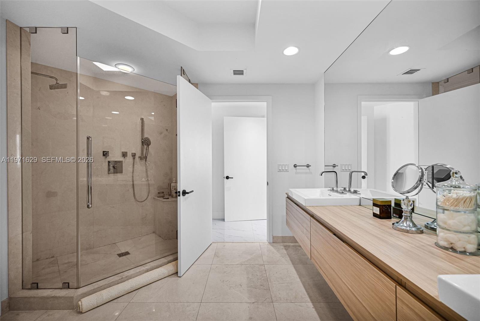 17111 Biscayne Blvd #1701, North Miami Beach FL 33160