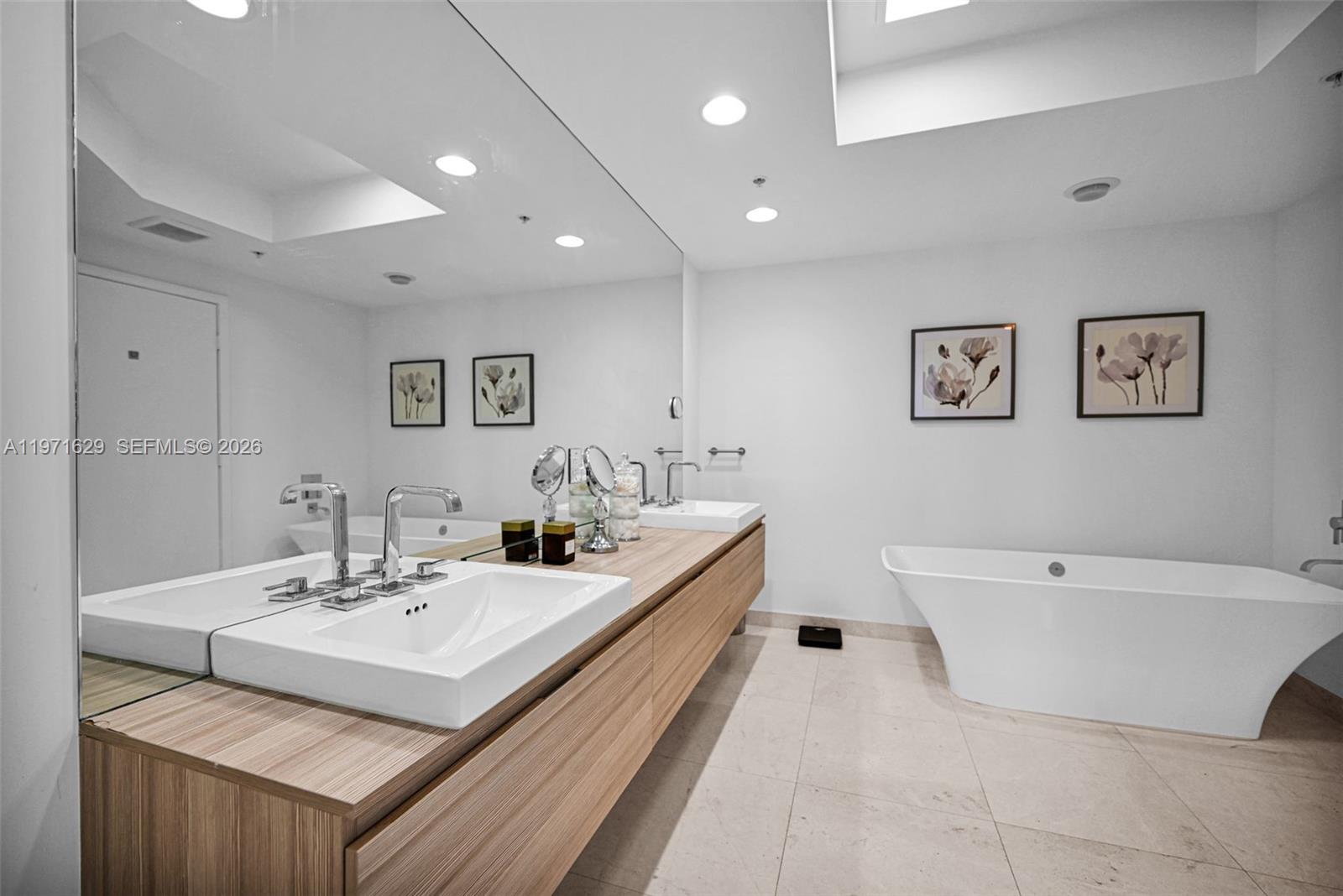 17111 Biscayne Blvd #1701, North Miami Beach FL 33160