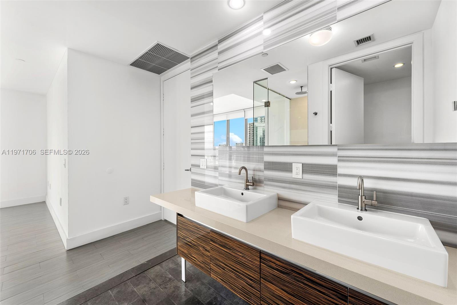 1100 Biscayne Blvd #4405, Miami FL 33132