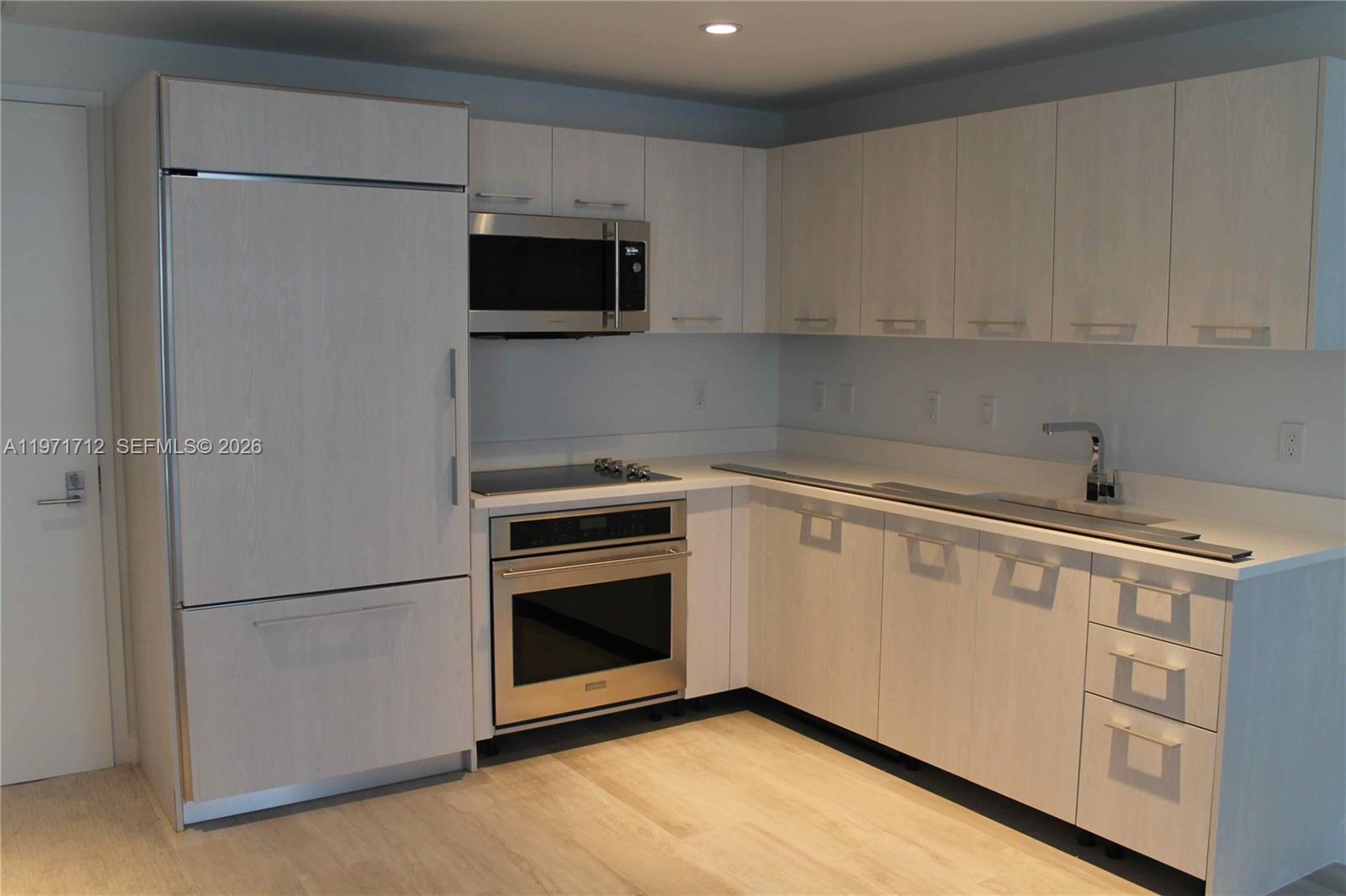 45 SW 9th St #2807, Miami FL 33130