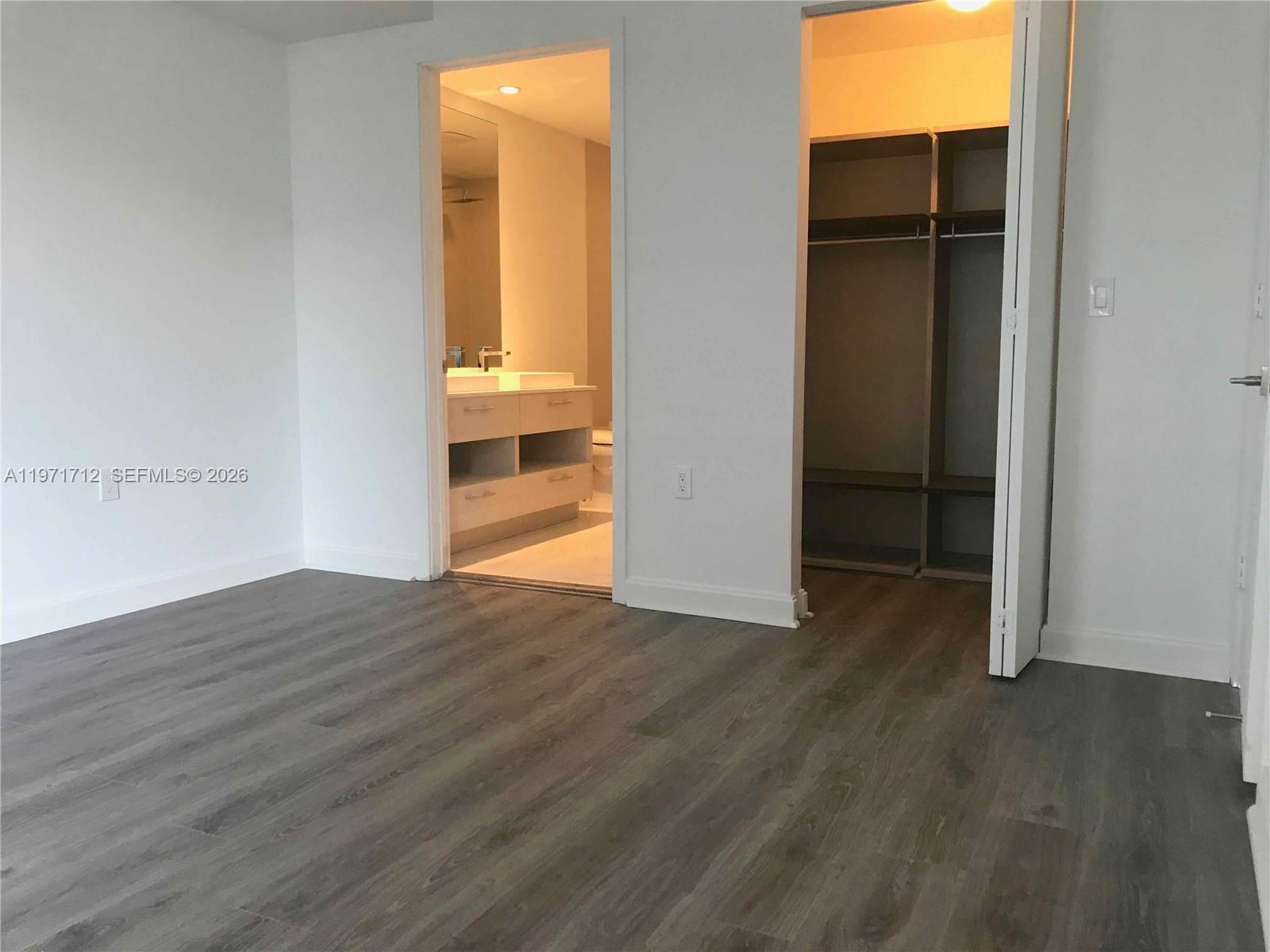 45 SW 9th St #2807, Miami FL 33130