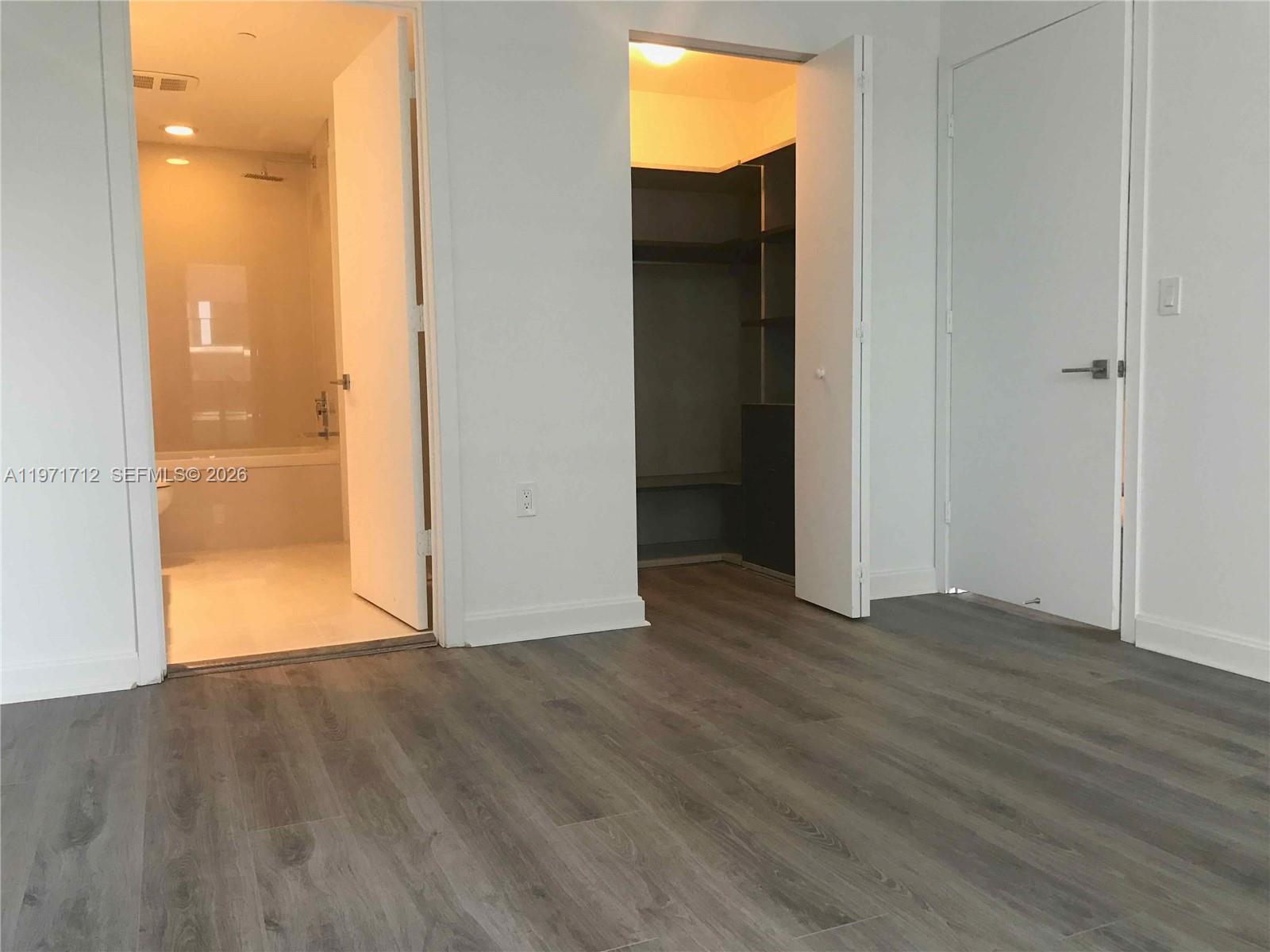 45 SW 9th St #2807, Miami FL 33130