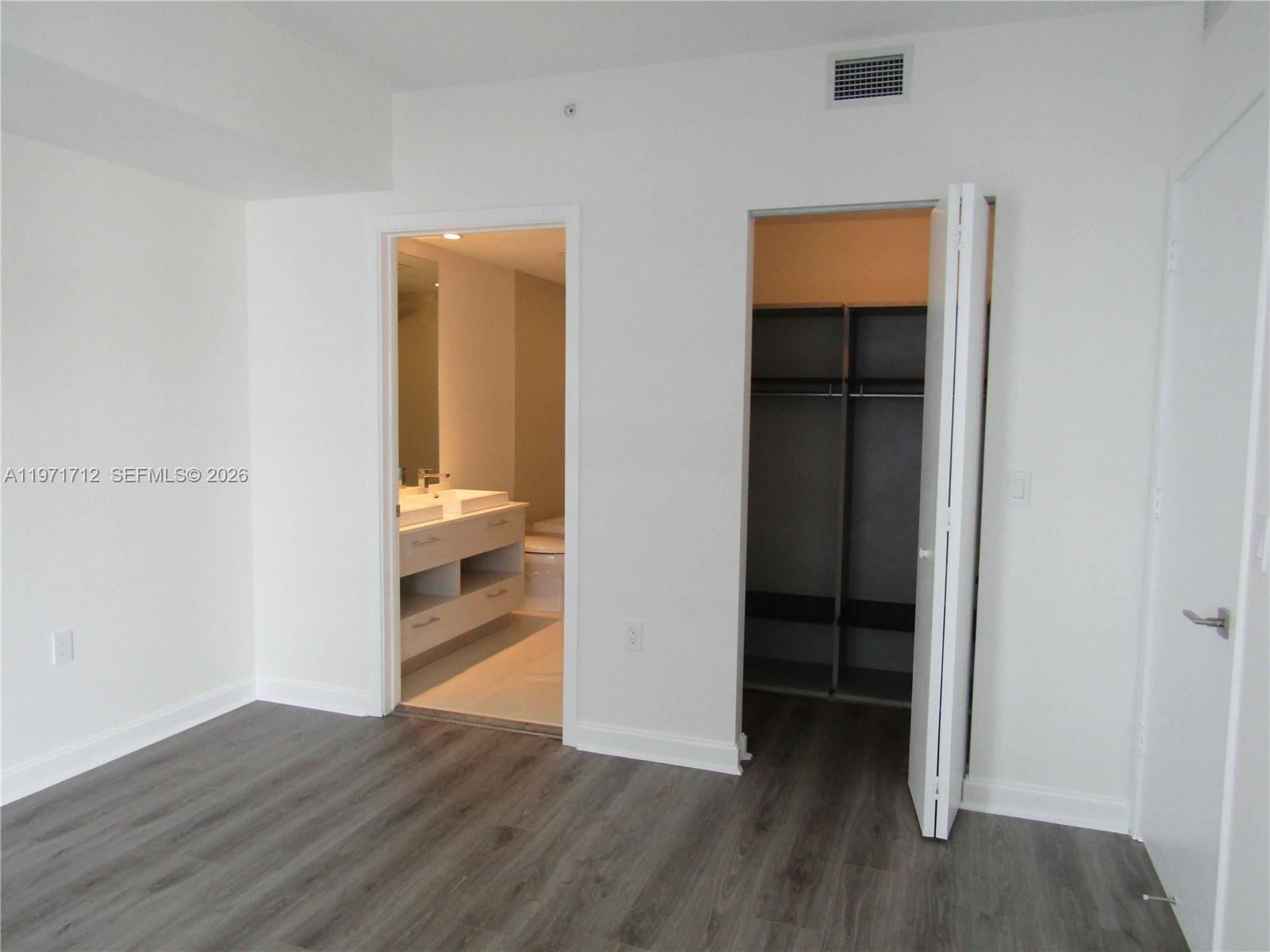 45 SW 9th St #2807, Miami FL 33130