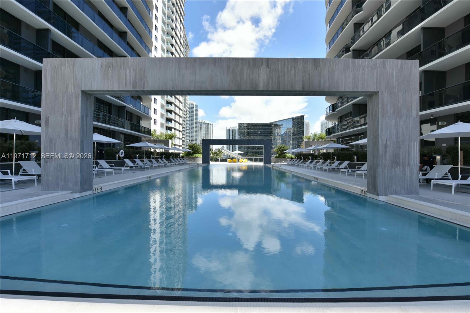 45 SW 9th St #2807, Miami FL 33130